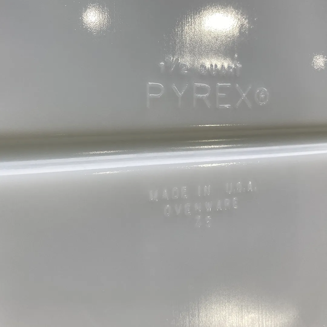 パイレックススノーフレークホワイトキャセロール